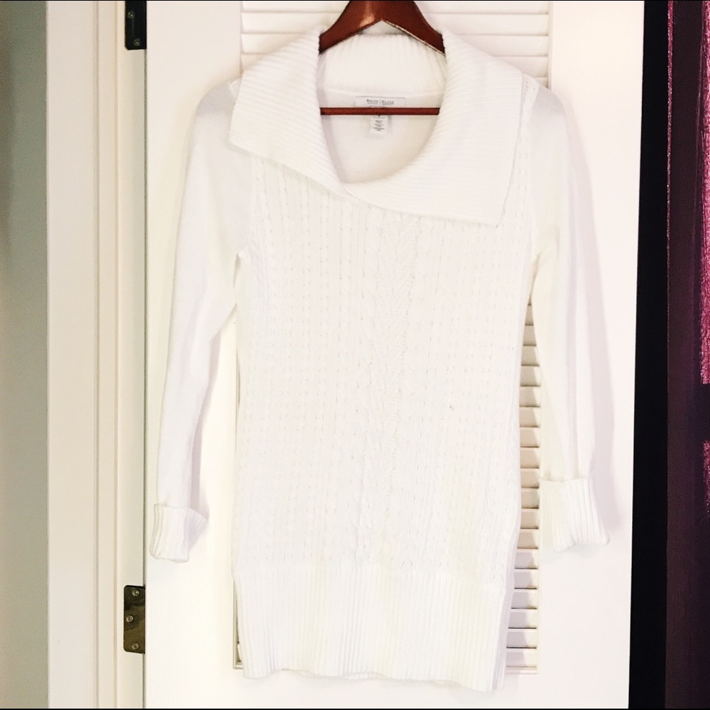 WHITE HOUSE | BLACK MARKET Sweater